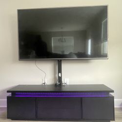 TV STAND AND TV