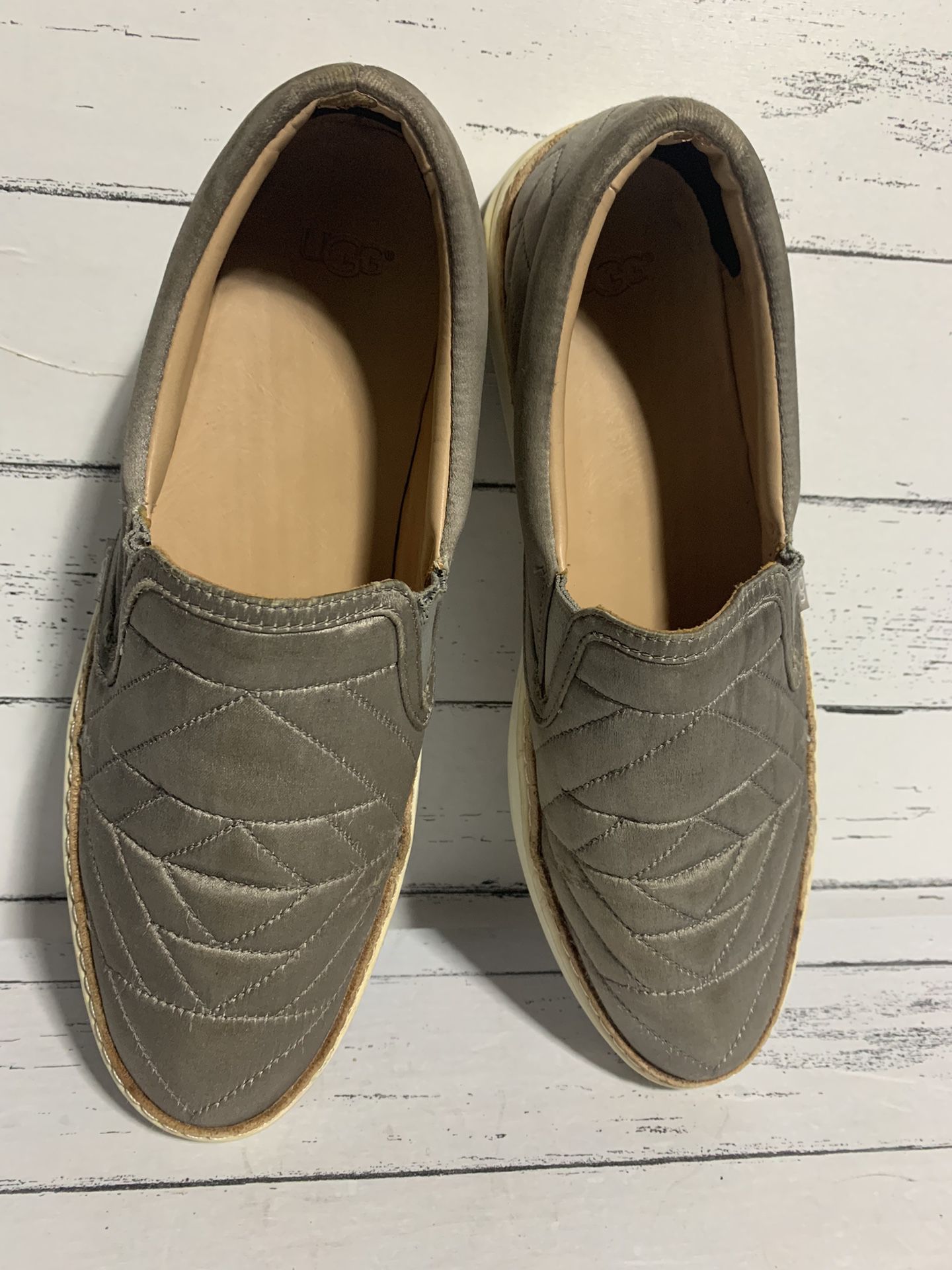 UGG women shoes size 8.5 slip-ons