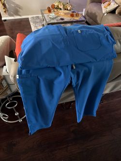 Scrubs size L