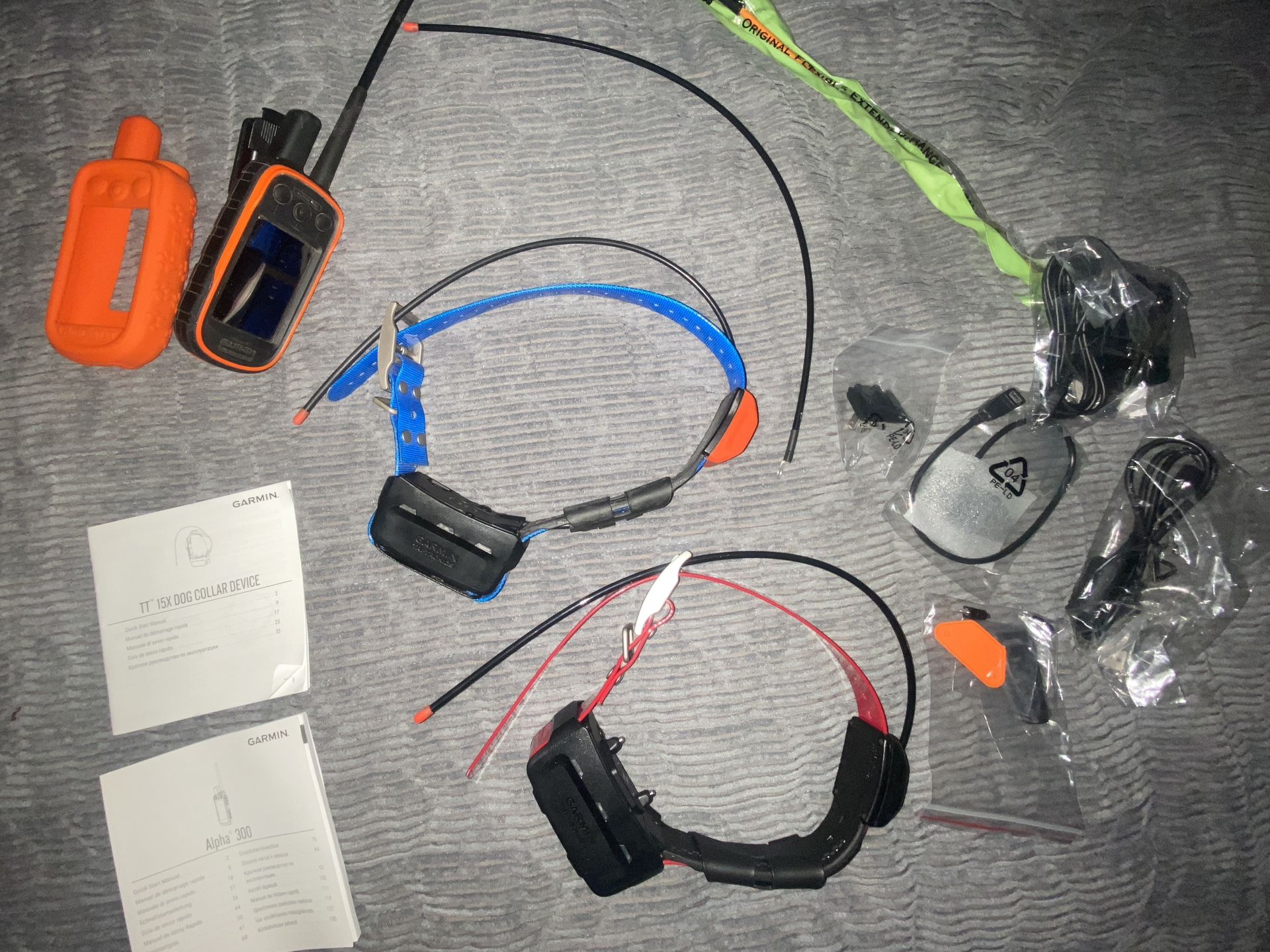 Garmin Alpha 100 Remote Training System w/ 1 TT 15x Dog Collar & 1 T20 Collar
