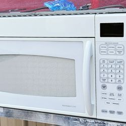 🔆🇺🇸"GE Profile"🔆🇺🇸 White Microwave in Great Condition 