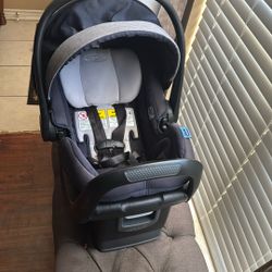 Graco Snugride Snugfit 35LX  Infant Car Seat