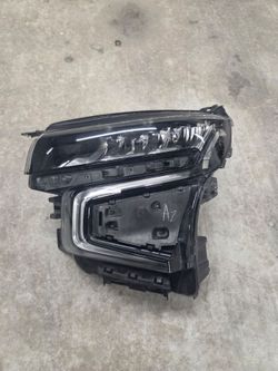 Left headlamp for chevy tahoe or suburban year 2020 up 2024