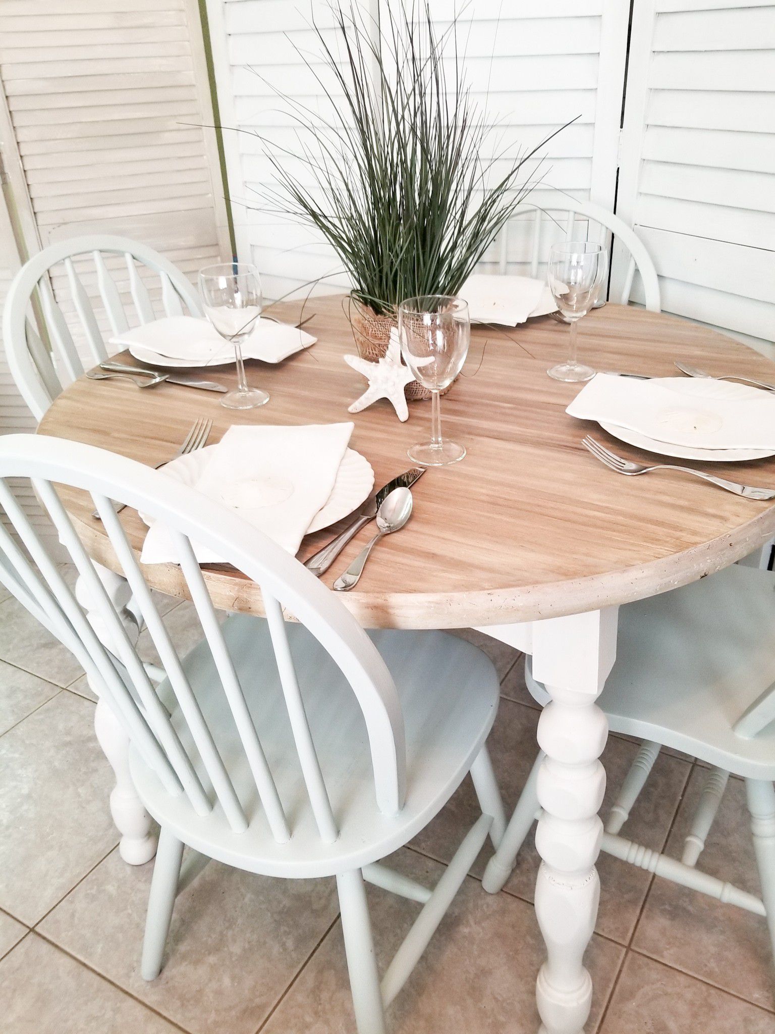 Coastal 42" Round Wood Dining Room / Kitchen Table Set