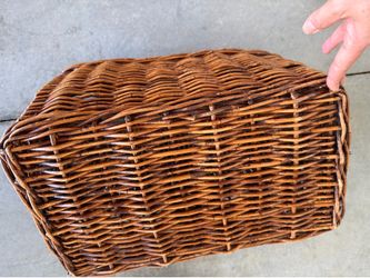 Woven Wicker Basket with Handle and Divider “ magazine “
