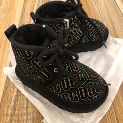 UGG Size 7 Nuemel Graphic Stitch 