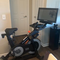 Nordic Track Commercial Studio Cycle Touchscreen For Interactive Studio & Global Workouts. 