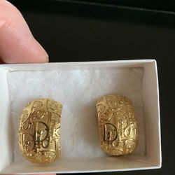 Christian Dior Chunky, Half-Hooped, Clip-on Logo Earrings, One inch long and a little over a 1/2 inch Wide. 18k Gold Plated. Look Brand New. Research 