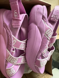 UGG