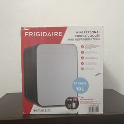 Frigidaire Mini Refrigerator/ 15 Cans