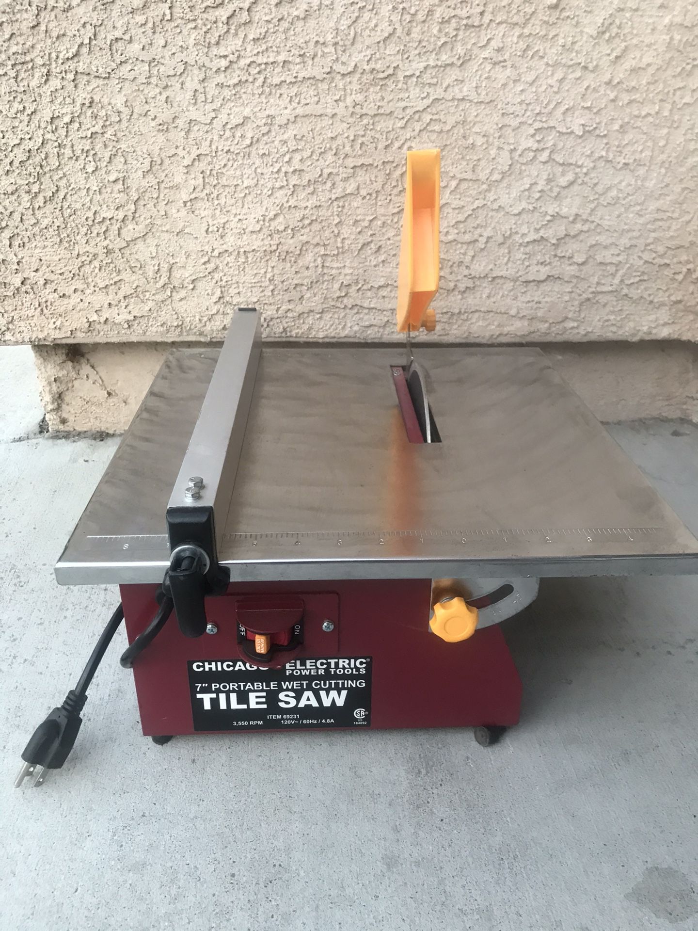 Chicago electric 7 portable wet cutting tile saw deals