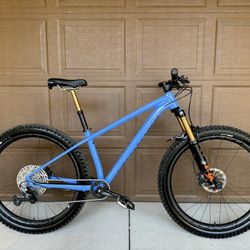 Specialized Fuse Hardtail Mountain Bike Size Small Carbon Wheels, Upgraded Fork “Like New” 