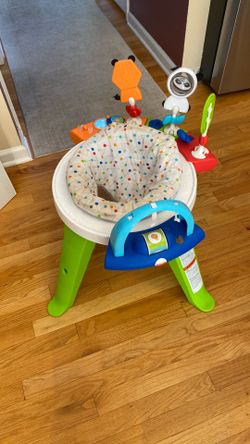 Baby chair w/ toys