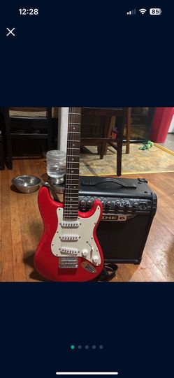 Squire Mini Electric Guitar + Line 6 Speaker