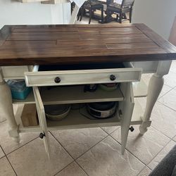Farmhouse Kitchen Island With Bar Stools