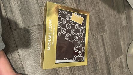 Michael Kors Hat Scarf And Glove Set 