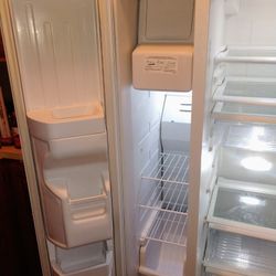 33 Inch Whirlpool Refrigerator Great Condition