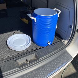 Water container