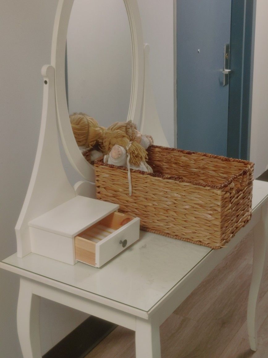 VANITY/ MAKEUP CENTER 