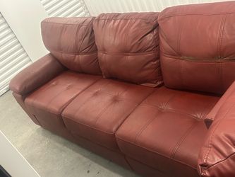 🚨 QUICK SALE – Burgundy Leather Sofa – PICKUP ONLY 🚨