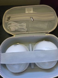 Wearable breast pump
