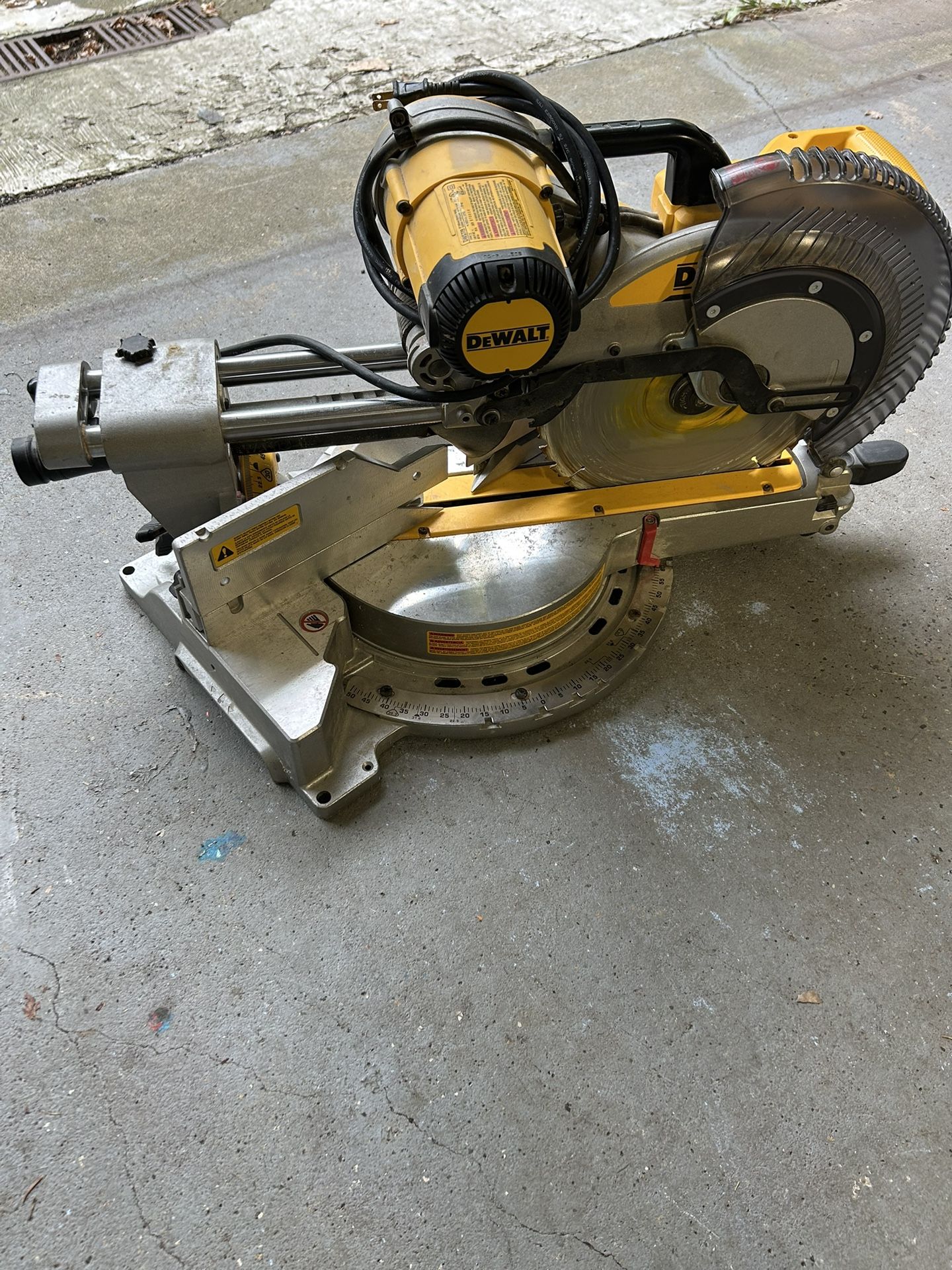 Dewalt Dws779 Miter Saw