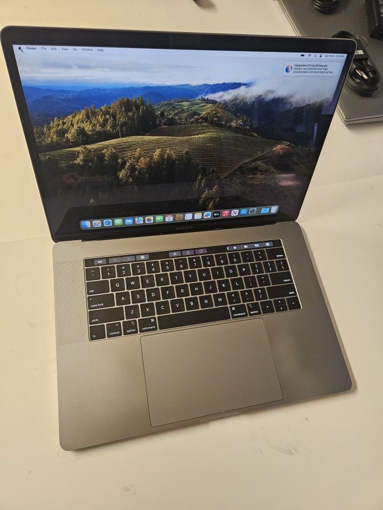 Apple Macbook Pro Quad-Core i7 15.4" Screen 32gb Ram 2.7ghz 2019