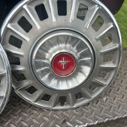 Mustang Hubcaps 