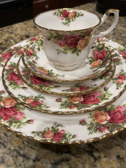 Authentic Old Country Roses China Wear 