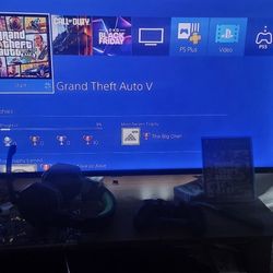 1TB PS4 , HEADSET, 2 Controlers 