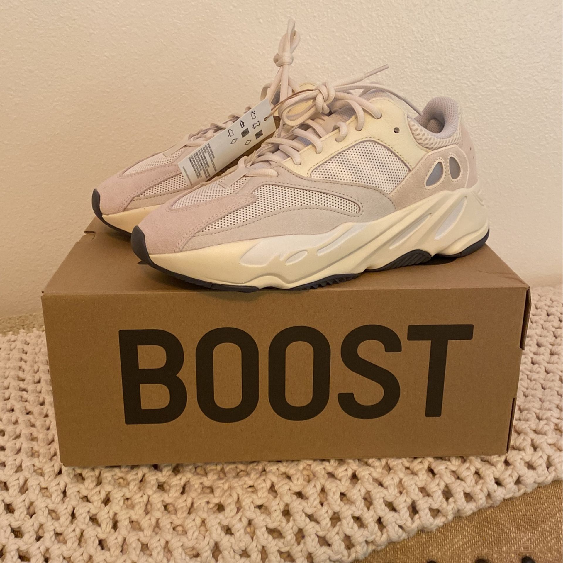 adidas yeezy boost 700 box Wave Runner Sz 5.5 (PREOWNED)(NO BOX)  Restock Ave Legit Check Yeezy 35 V2