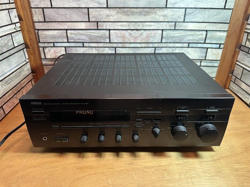 Yamaha RX-596, 2 Channel Stereo Receiver, Phono Input.