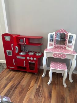 Toy kitchen / vanity
