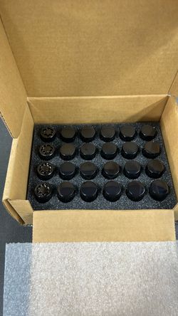 Black lug nut kit with wheel locks