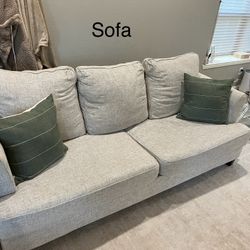 Matching Sofa & Loveseat