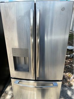 REFRIGERATOR GE 33” 3 Doors