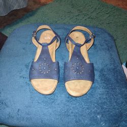 Gloria Vanderbilt Memory Foam Open Toe Sandals (Blue) Size 8.1/2 M