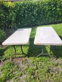 Pair of 2 Foldable plastic tables