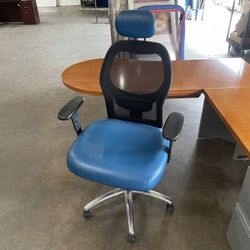 Large Executive Over Sized Black Mesh Office Rolling Computer Chair W/ Blue Seat! Only $125! Huge Chair!