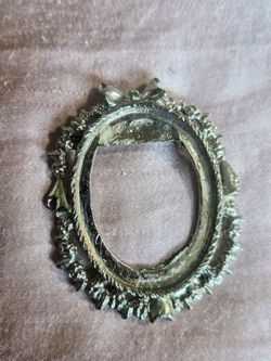 Vintage Oval Silver Frame Brooche