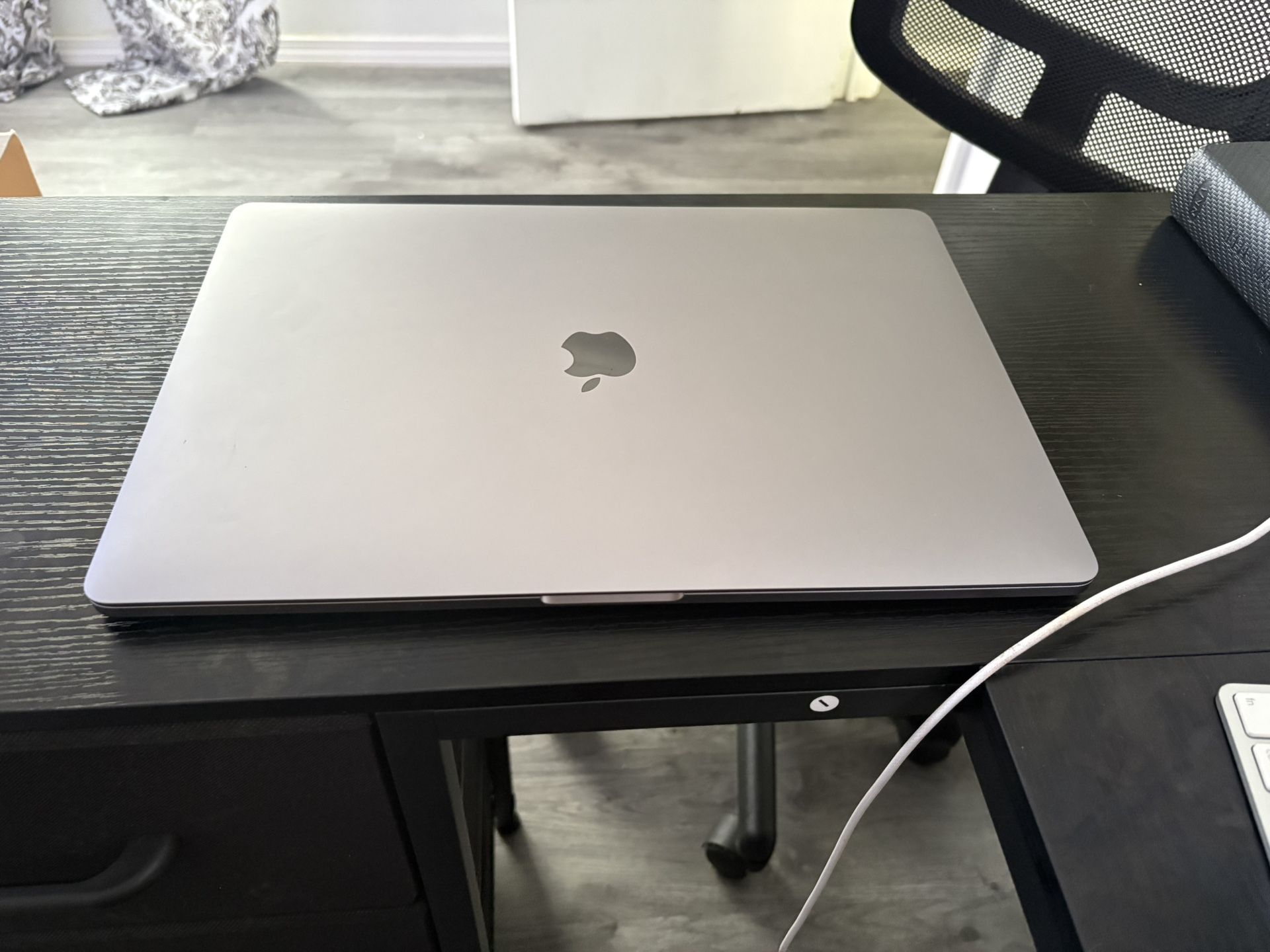 2019 15” Macbook Pro Bundle