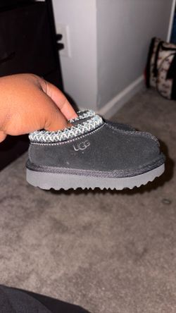Toddler uggs size 6c
