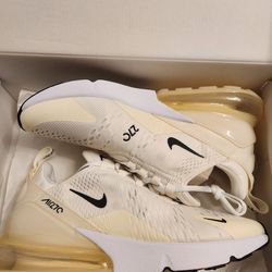 Nike Air Max 270 sz 10