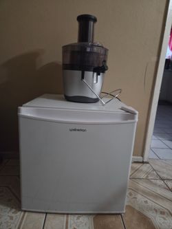 Mini fridge & Nutri bullet juicer