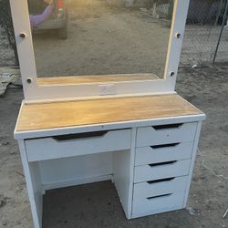 OBO $$$ vanity En Buenas Condisiones SE VENDE 