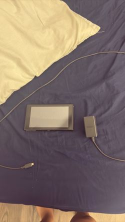 (Negotiable) Nintendo switch (no controllers) COMES WITH CHARGER