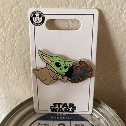 Grogu / The child / Baby Yoda Disney Star Wars Trading Pin Halloween 2021