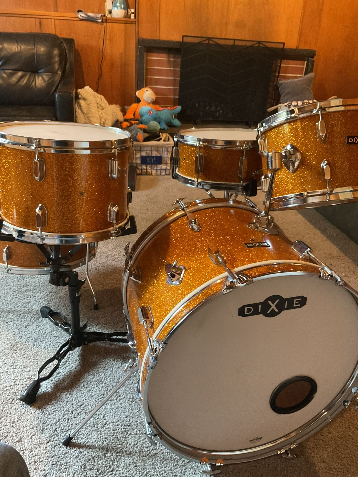 1960’s 5 piece Dixie drum set by Pearl In Orange Glitter