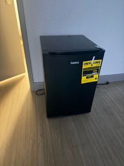 Galanz 2.5 cu ft Mini Fridge – Black – Works Great