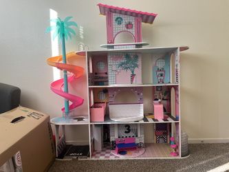 LOL Dollhouse  